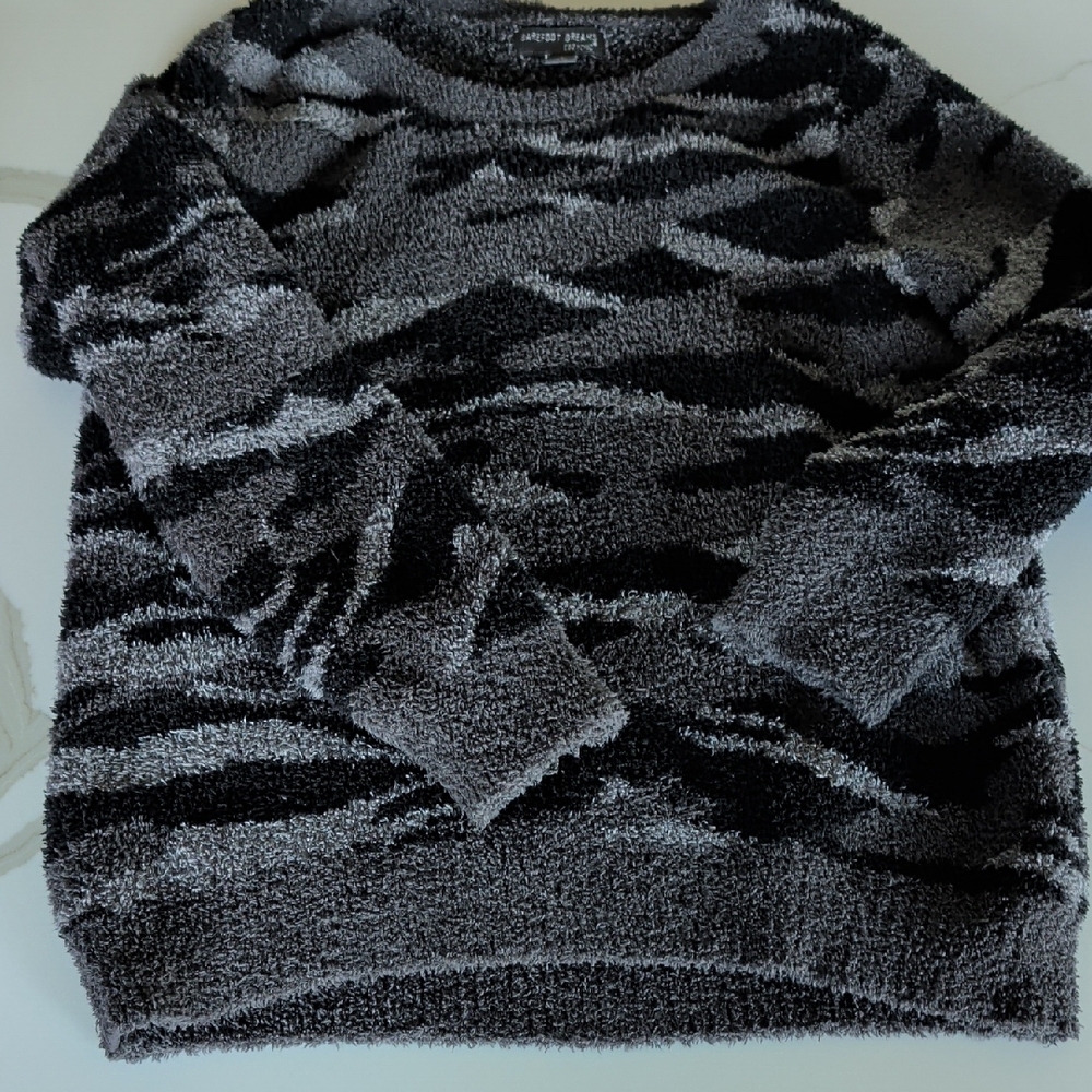 Barefoot Dreams Women’s Crewneck Sweater in Black & Gray Camo